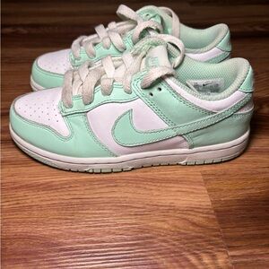 Kid’s mint green Nike Dunks size 13c